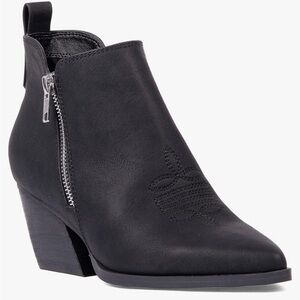 Women’s Dolce Vita Kiki Bootie, size 9.5